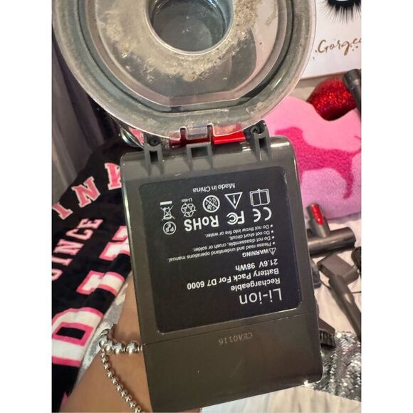 Dyson cordless v7 stick vacuum w/2 heads flat out & multi floor guc no charger - Picture 5 of 12